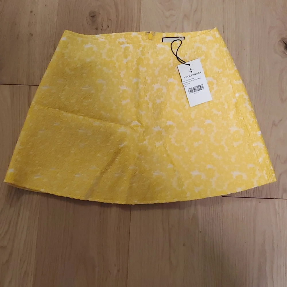 Tuckernuck Yellow Daisy Floral Jacquard A-Line Mini Skirt ladies Size Small - Picture 2 of 3